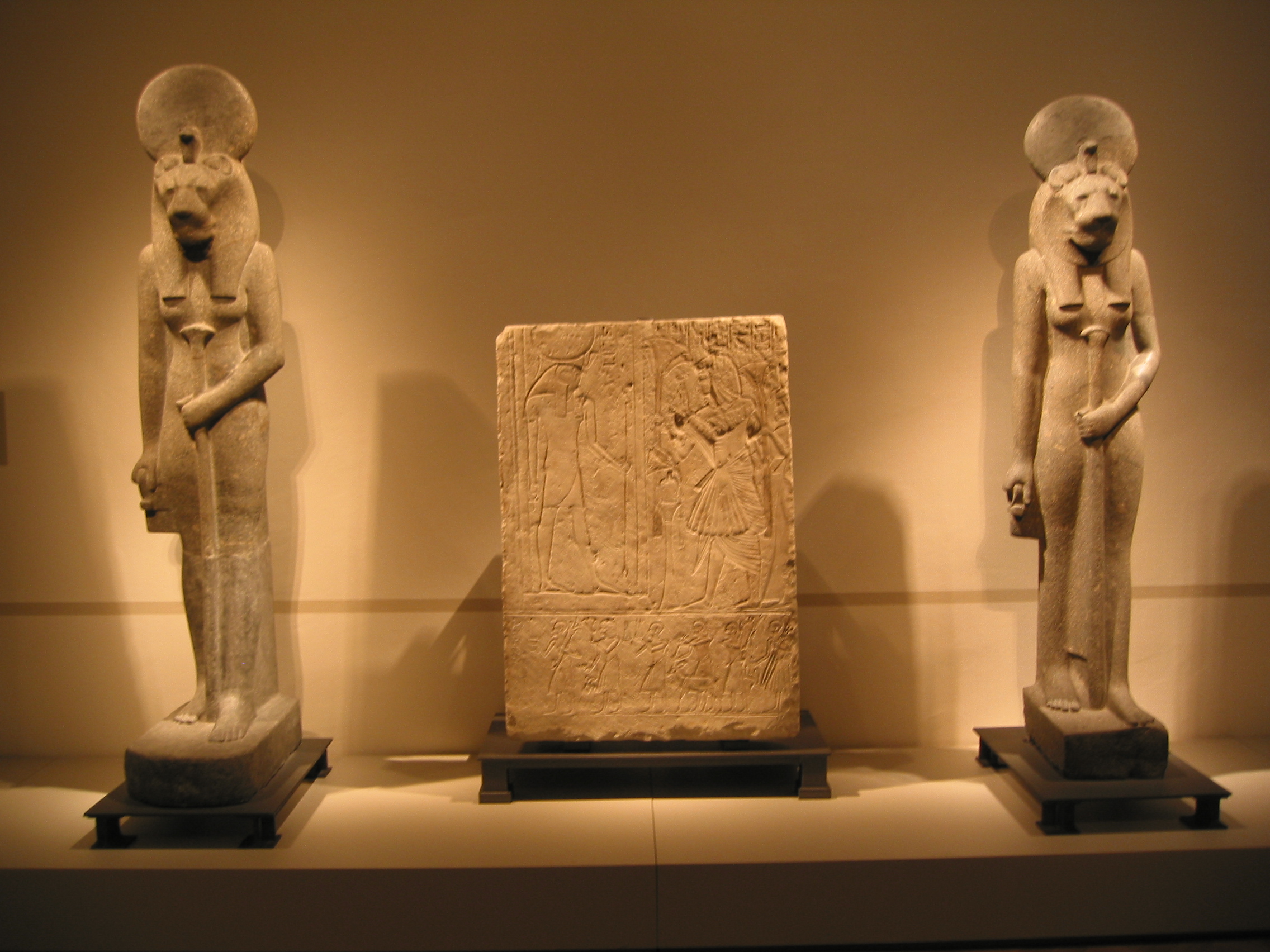 SEJMET. Foto por Magnus Manske. Wikimedia Commons.