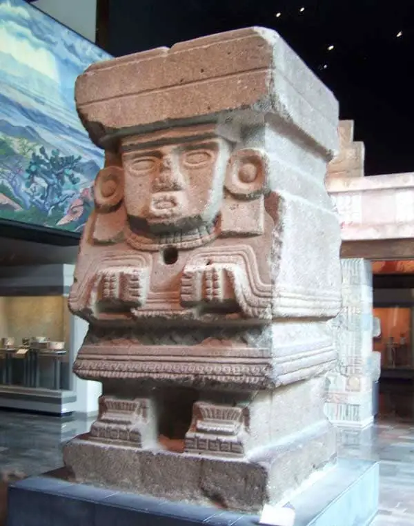 Chalchiuhtlicue 4 Escultura a Chalchiuhtlicue